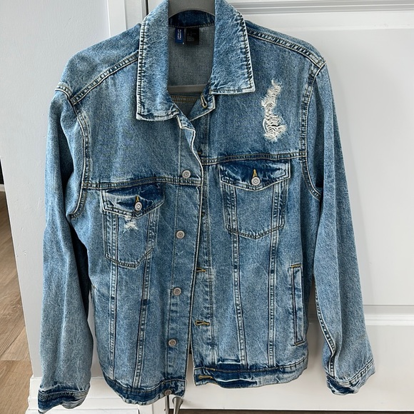 H&M Distressed Denim Jacket Size Medium - Picture 1 of 3